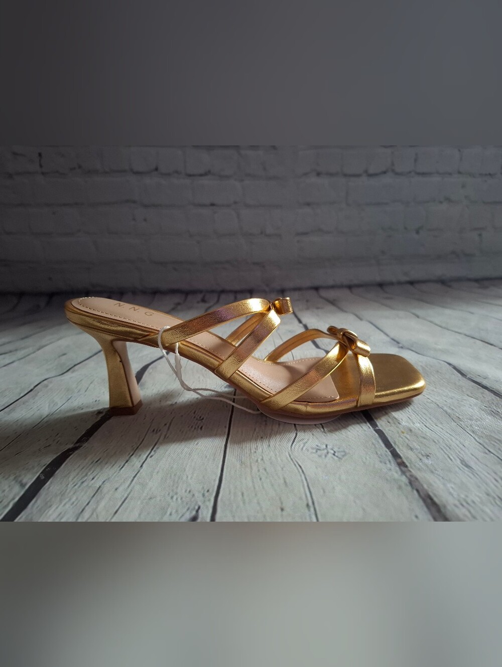NIB Noctivelle Gold Double Bow Heels - Size 8
